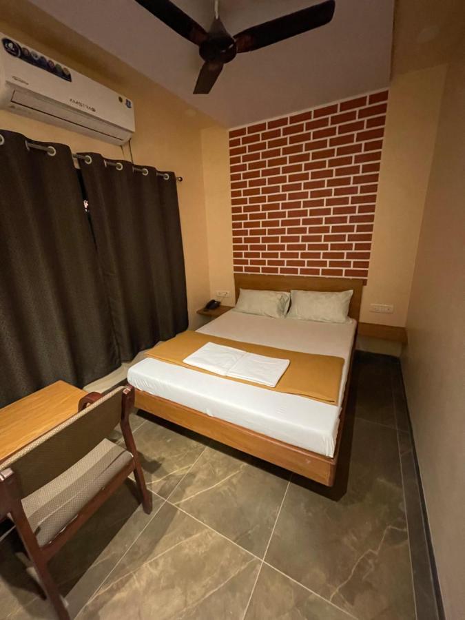 Hotel Vardhan Silvassa Exterior photo