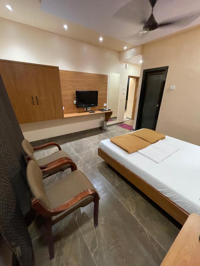 Hotel Vardhan Silvassa Exterior photo