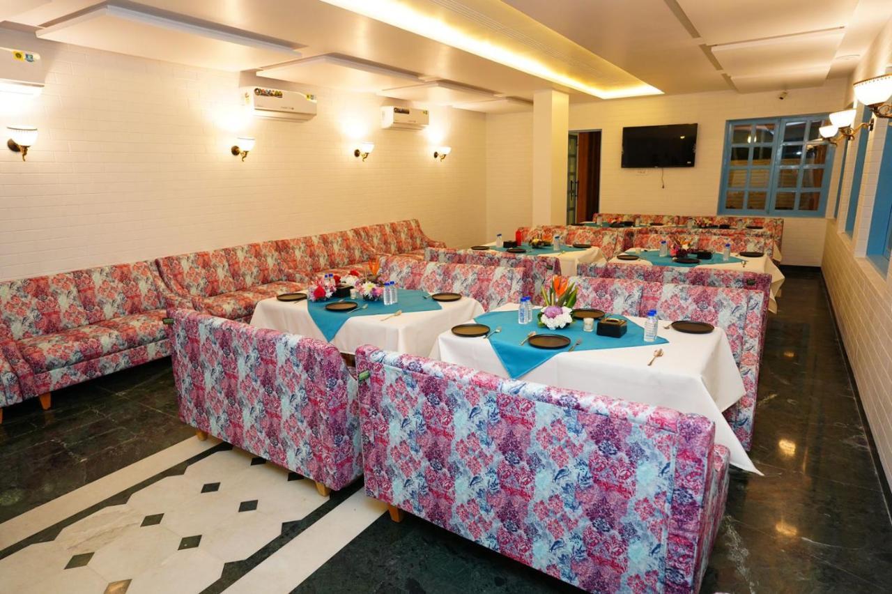 Hotel Vardhan Silvassa Exterior photo
